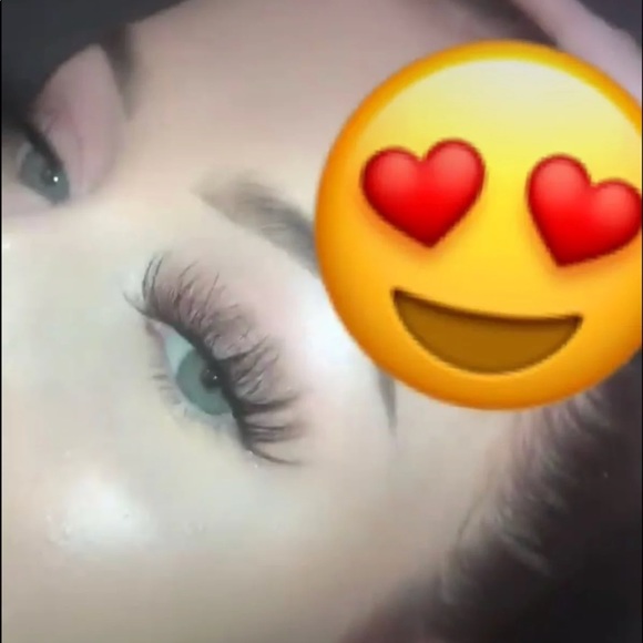 100% 3D MINK HANDMADE EYELASHES - Picture 3 of 4